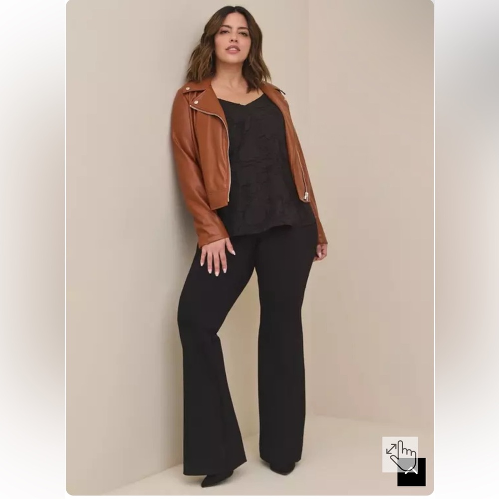 Torrid Pocket Pixie Flare Studio Luxe Ponte High-Rise Pant 00 Short